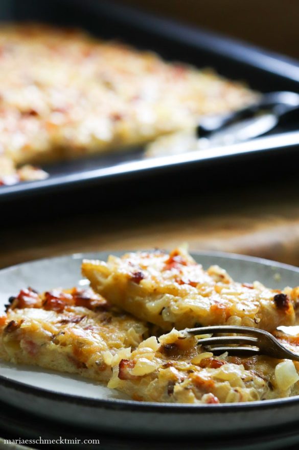 Zwiebelkuchen vom Blech - saftig &amp; würzig